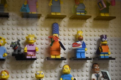 Springfield Chronicles: Lego Minifigurines of Beloved Simpson Family on White Lego Wall