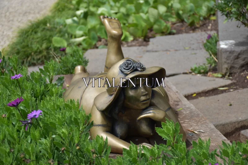 Sculpture In Bronze As a Reminder Of Summertime Bliss Free Stock Photo