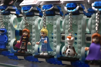 Magical Keepsakes: Frozen Characters Come to Life in Lego Keychains