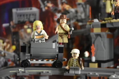 Indiana Jones Chronicles: Close-Up of Lego Men in Action