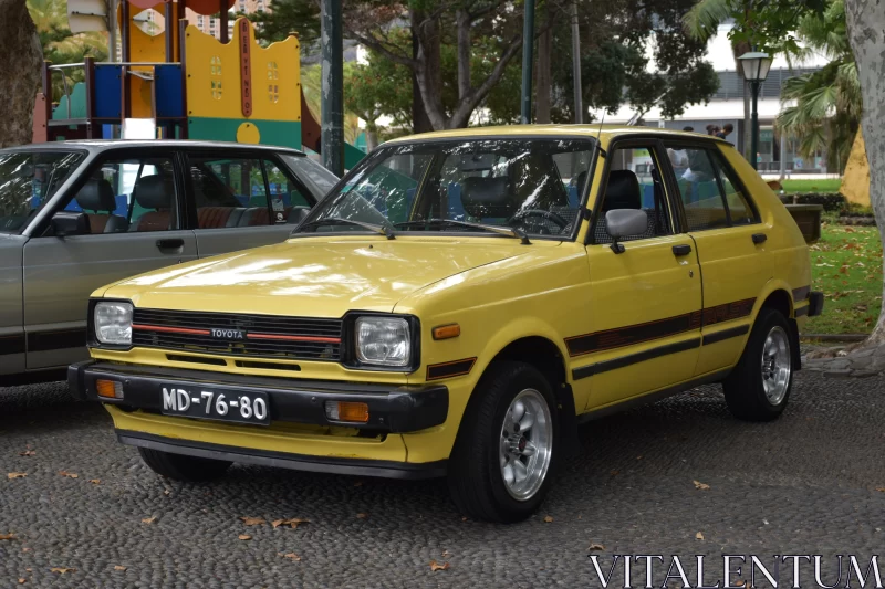 PHOTO Timeless Beauty: Exploring the Allure of an Old-School Beautiful Yellow Car