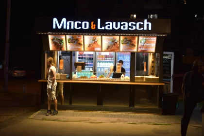 Nightlife in Kiel: Illuminated Fast Food Kiosk