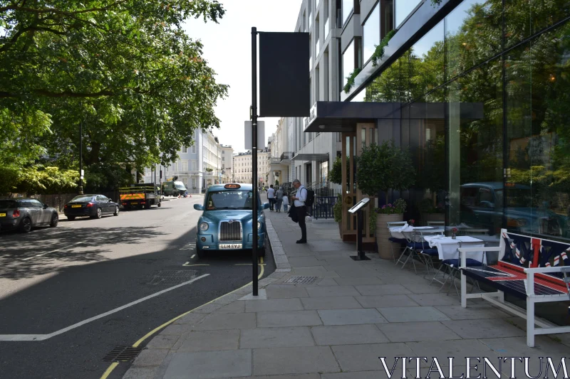 Elegant London Street Scene Free Stock Photo