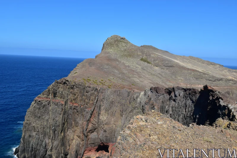 PHOTO Madeira's Coastal Cliffside Beauty