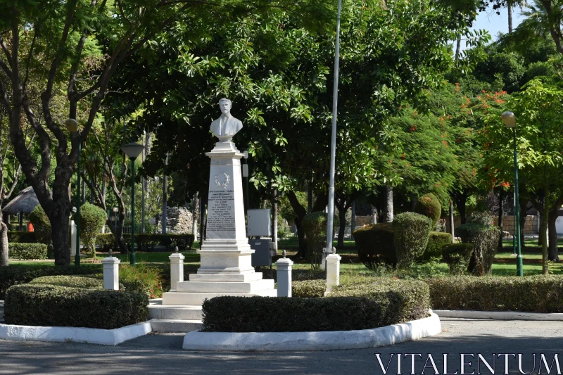 PHOTO Park Monument in Green Enclave