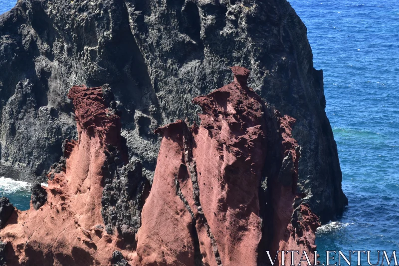 PHOTO Dramatic Madeira Cliffs and Ocean Scene