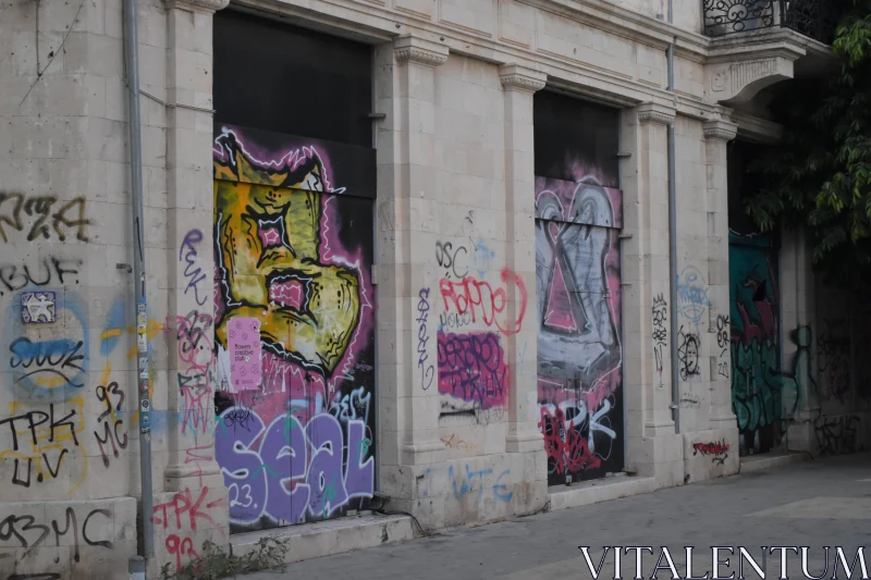 PHOTO Urban Graffiti Meets Classical Architecture