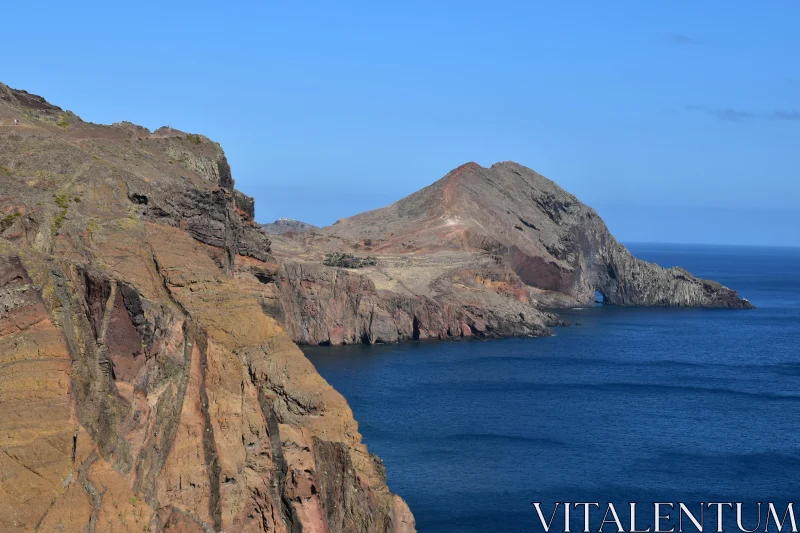 PHOTO Majestic Madeira Cliffs by the Ocean