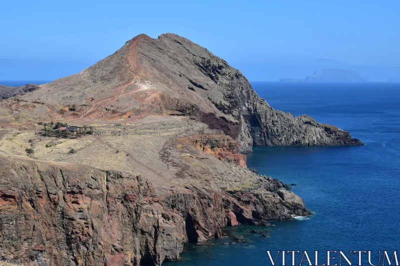 PHOTO Madeira's Rugged Cliffside