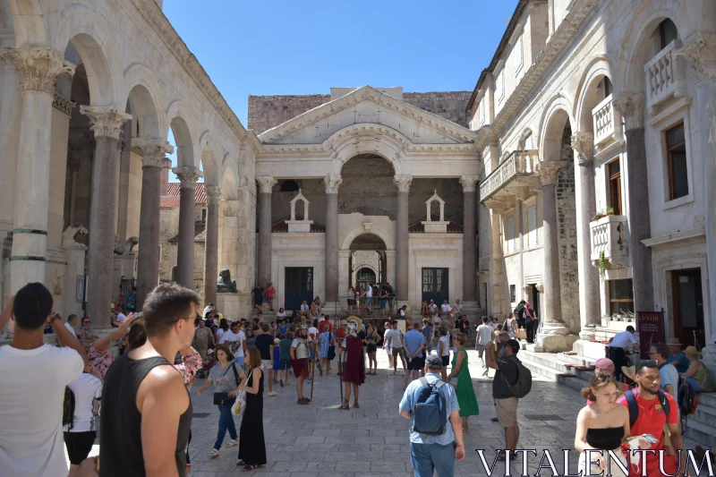 PHOTO Visitors at Ancient Roman Square