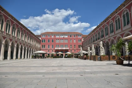 Architectural Elegance in Split's Courtyard