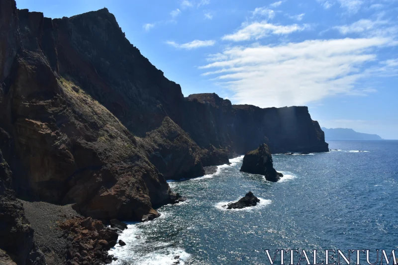 PHOTO Majestic Madeira Coastal View