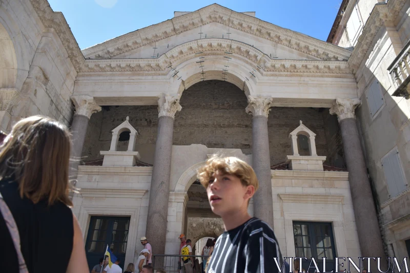 PHOTO Croatian Monument and Visitors