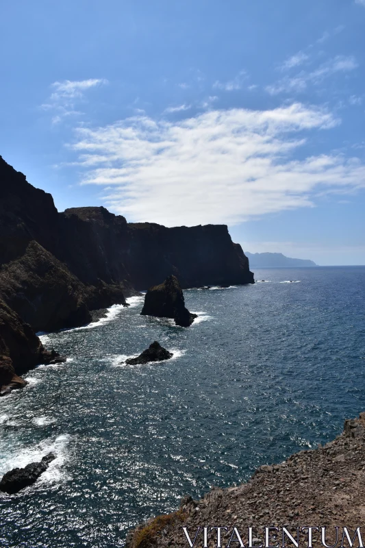 PHOTO Madeira's Rugged Cliffs and Ocean Panorama