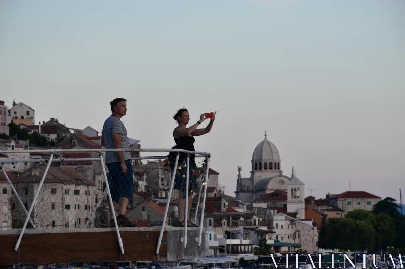 PHOTO Tourists Capturing City View