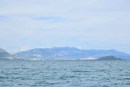 Tranquil Waters and Mountain Horizon