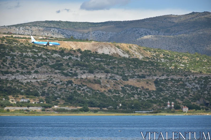 Scenic Flight Over Mountain and Lake Free Stock Photo