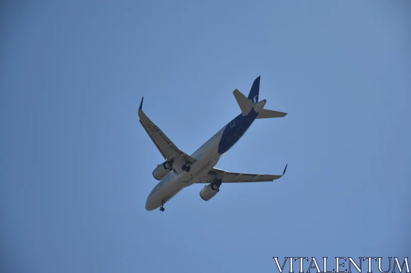 Airplane in Sky Free Stock Photo