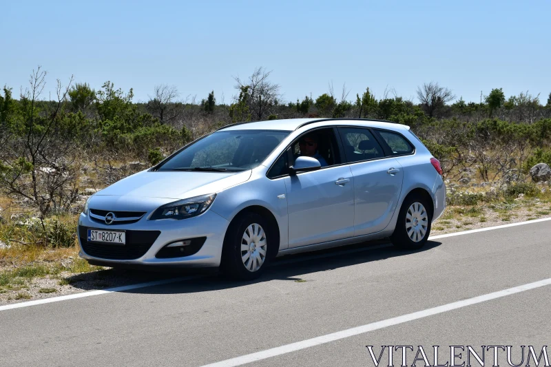 PHOTO Opel Hatchback in Nature