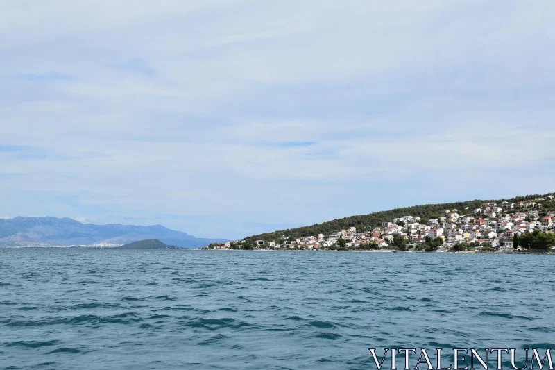 Coastal Horizon and Seaside Serenity Free Stock Photo