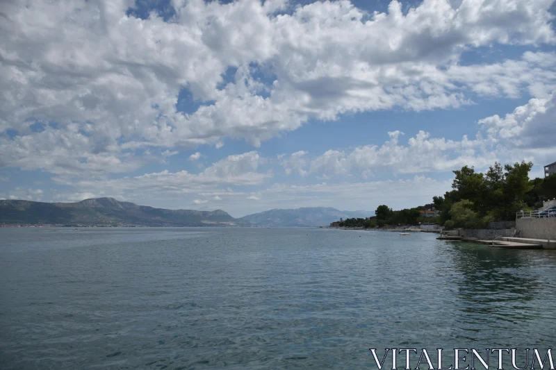 Serene Coastal Scene Free Stock Photo