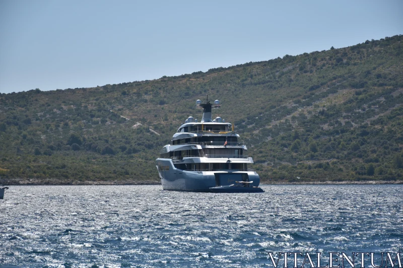 PHOTO Sleek Yacht by Scenic Coast