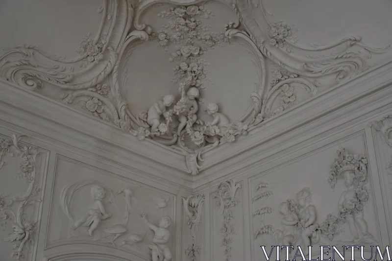 PHOTO Ornate Cherubic Ceiling Sculpture