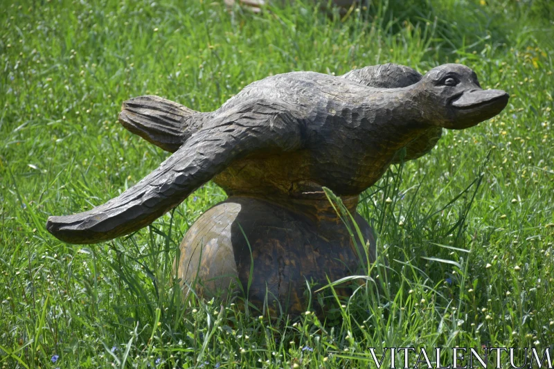 PHOTO Artistic Bird Carving in Greenery