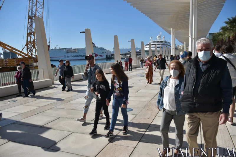 PHOTO Sunny Urban Promenade