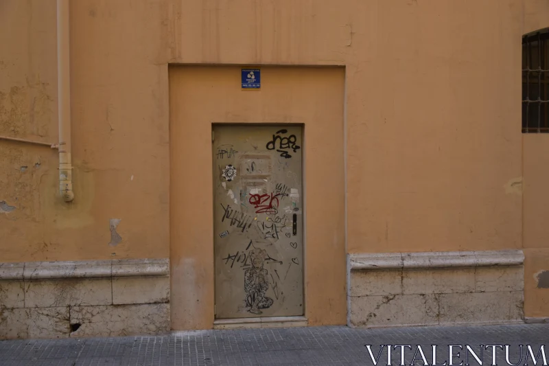 PHOTO Graffiti-Adorned Urban Wall