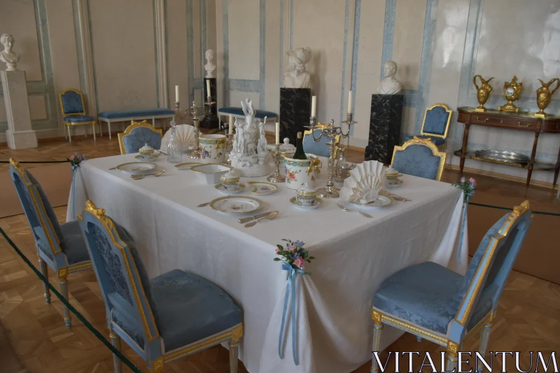 PHOTO Sophisticated Historic Dining Setup