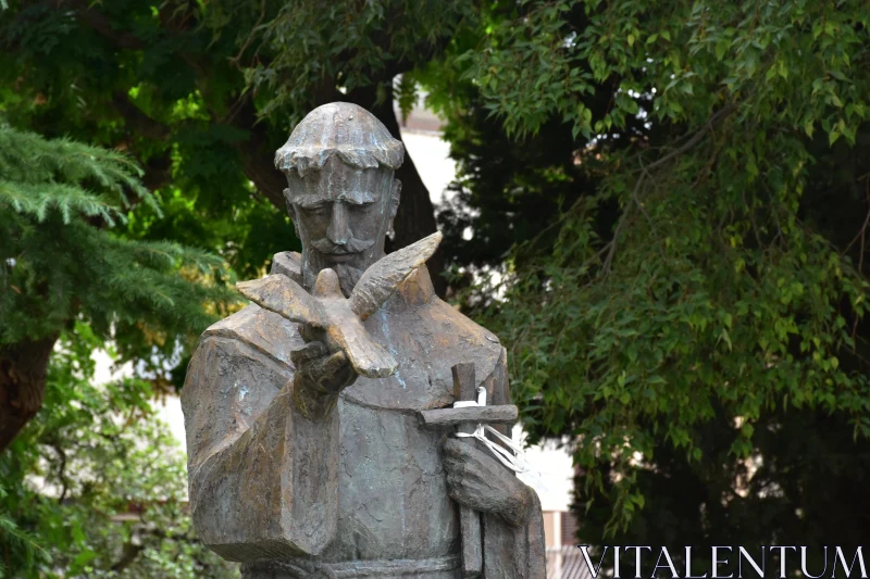 PHOTO Tranquil Outdoor Sculpture