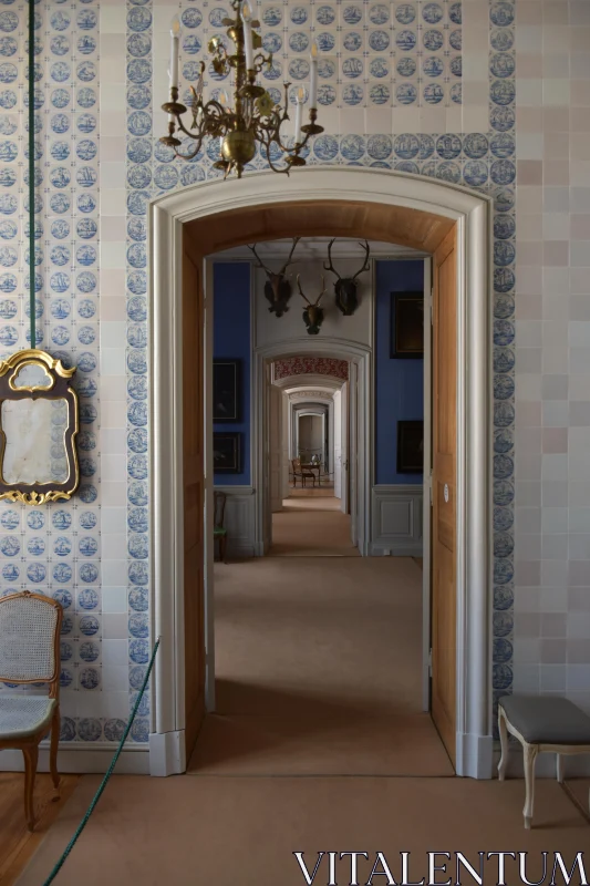 PHOTO Intricate Architectural Detail in Hallway