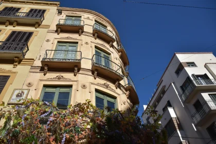 Mediterranean Urban Facades and Flora